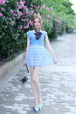 漂亮蓝色格子裙