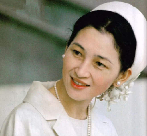 恶婆婆香淳皇后打压美智子除平民身份外还因其太过奢侈