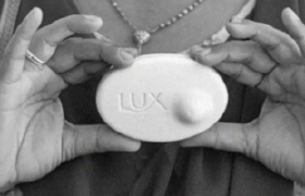 力士乳腺癌公益广告：这块肥皂怎么“肿”了？