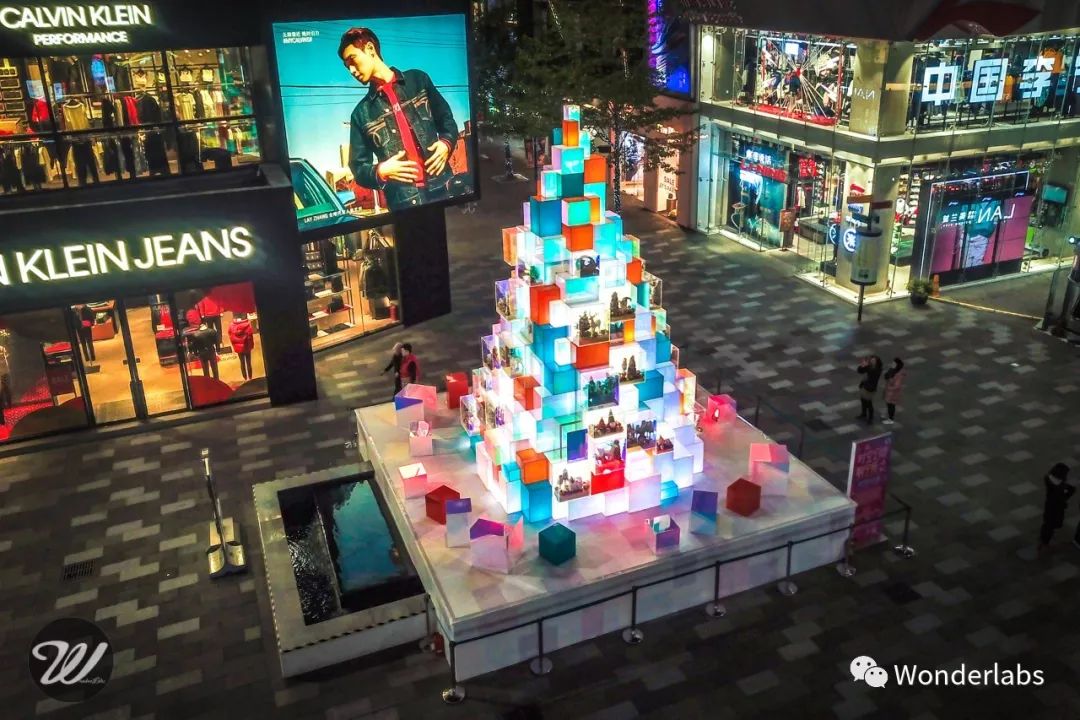 大宁国际广场2019圣诞树，是195个会变的奇妙盒子