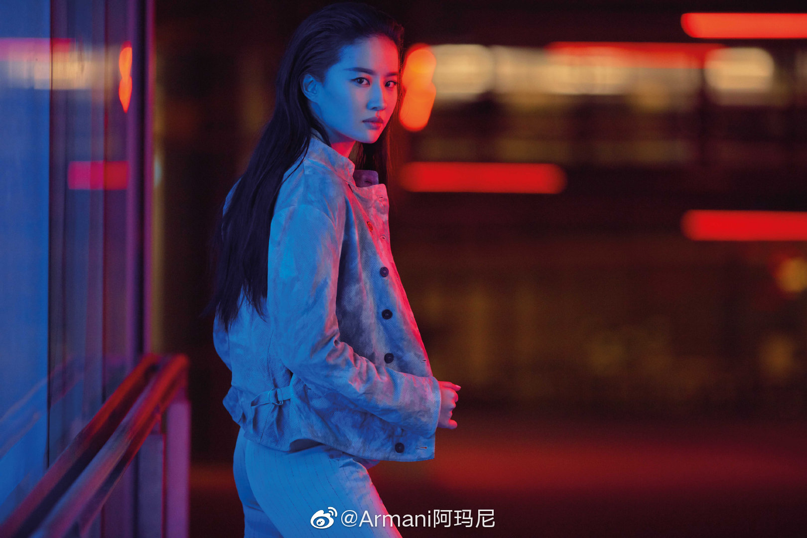 刘亦菲出镜 Armani 春夏大片，用坚毅目光演绎现代版「花木兰」