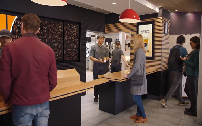 麦当劳讽刺广告：有时候是不是觉得花的不止是咖啡钱？