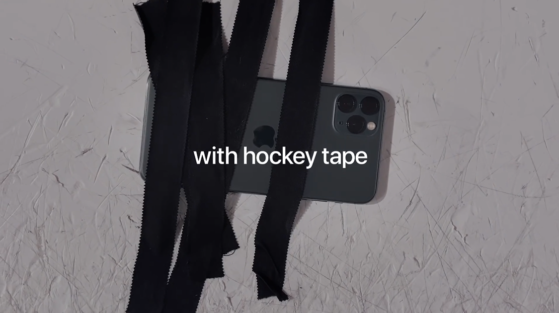 庆祝NHL复赛，他们把iPhone绑在了冰球棍上