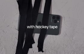 庆祝NHL复赛，他们把iPhone绑在了冰球棍上