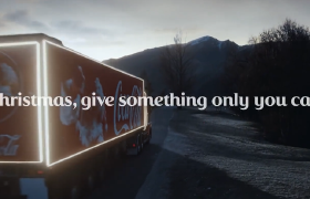 可口可乐圣诞节广告，送来了今年冬天第一份温暖
